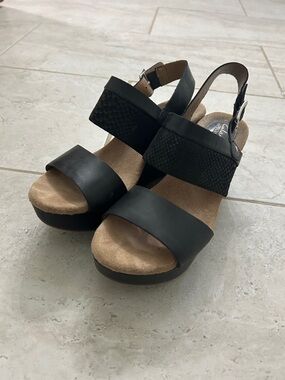 Clark’s Black Women's Platform Slingback Sandals - Comfortable Everyday Style